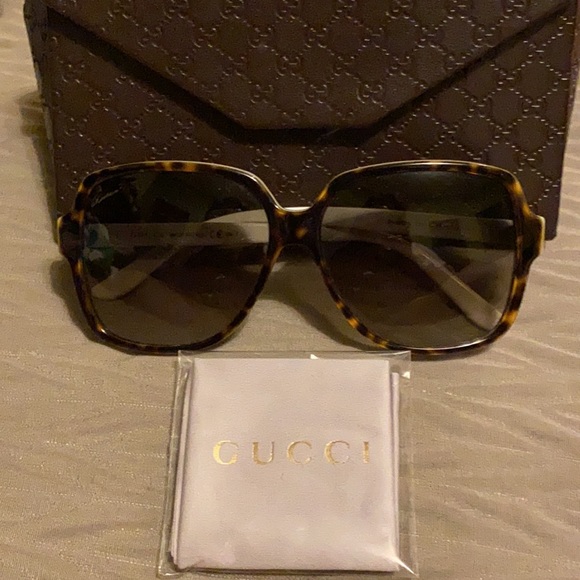🛑SOLD🛑Gucci Sunglasses Excellent Condition✳️ - Picture 5 of 11